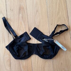 SKIMS Onyx No Show Unlined Balconette Bra